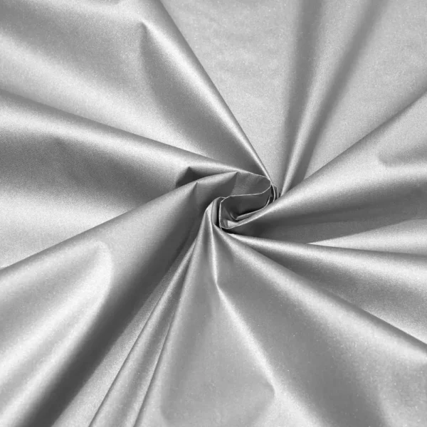 S988b6dafbb1e4ffc8789108e429772fbp.webp Double-Sided Silver Blackout Curtain Fabric – 100 × 180 cm